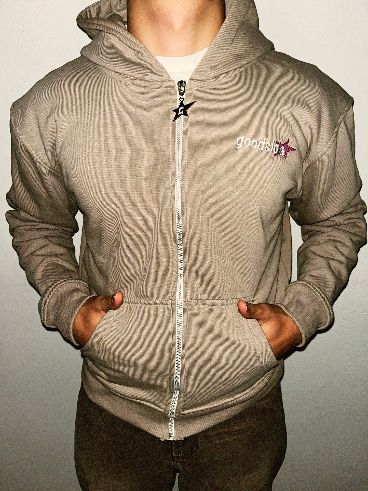 GOODSIDE ZIP BORDADO